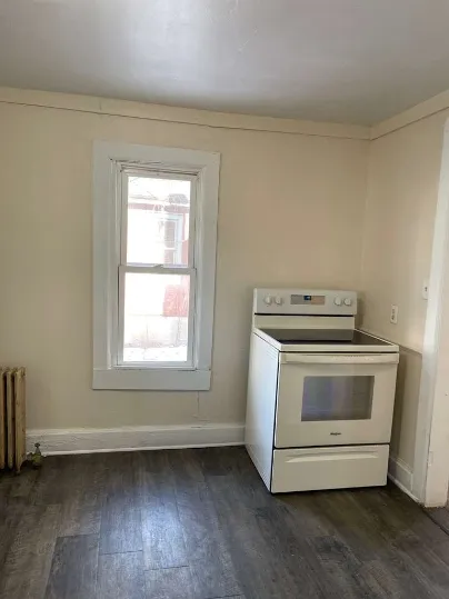 320 W Clark St - Image 11