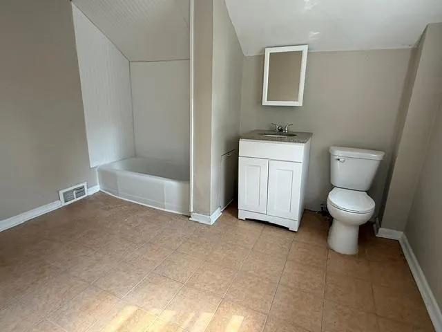 202 Adams St - Image 10
