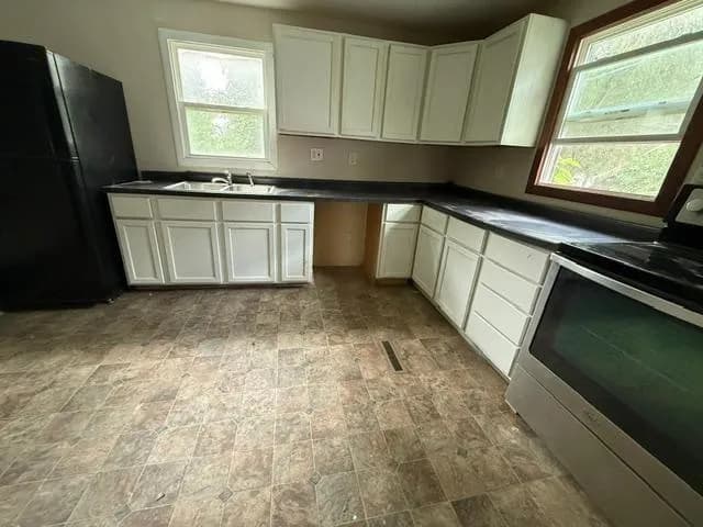 202 Adams St - Image 6
