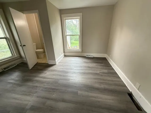 202 Adams St - Image 5