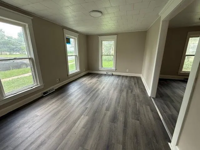 202 Adams St - Image 4