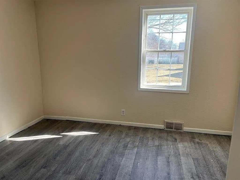 458 S Float Ave - Image 4