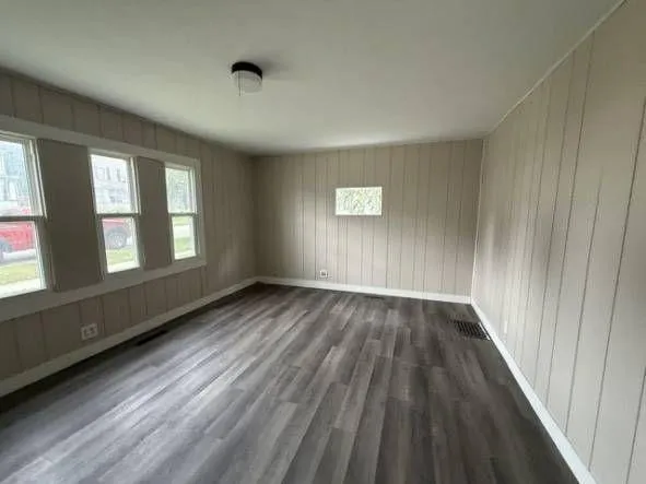 534 E Illinois St - Image 10