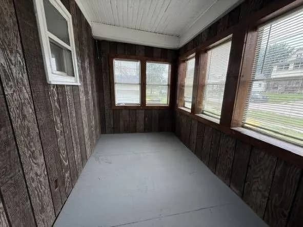 534 E Illinois St - Image 4