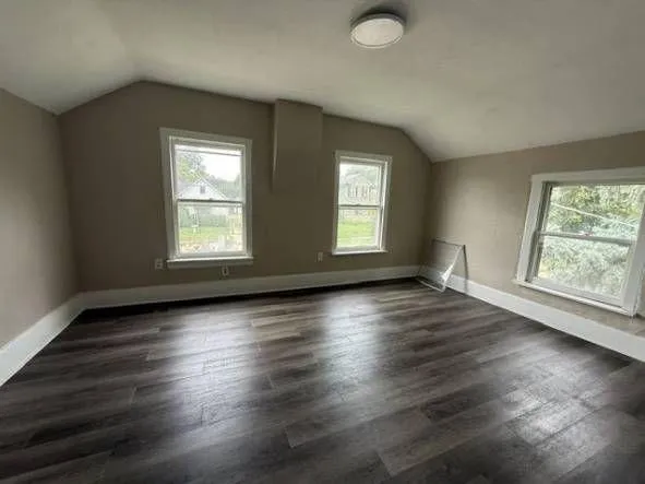 534 E Illinois St - Image 6