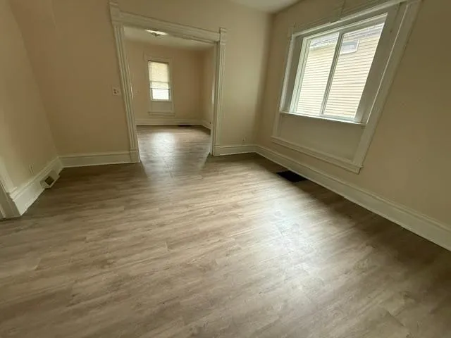316 E Winslow St - Image 5