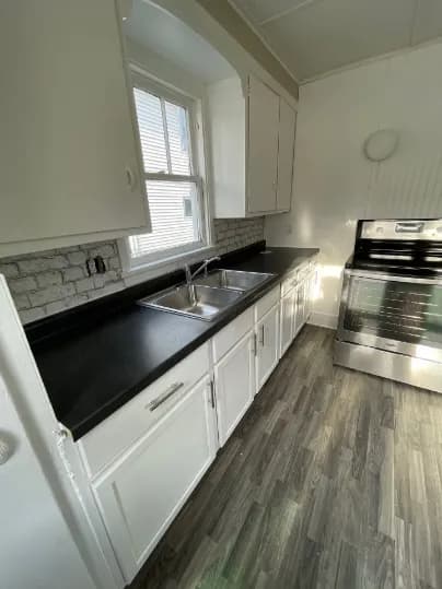 1254 S Chicago Ave - Image 10