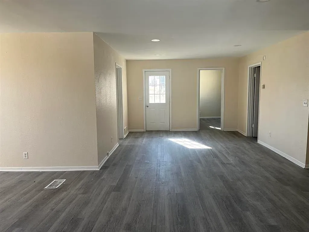 458 S Float Ave - Image 8