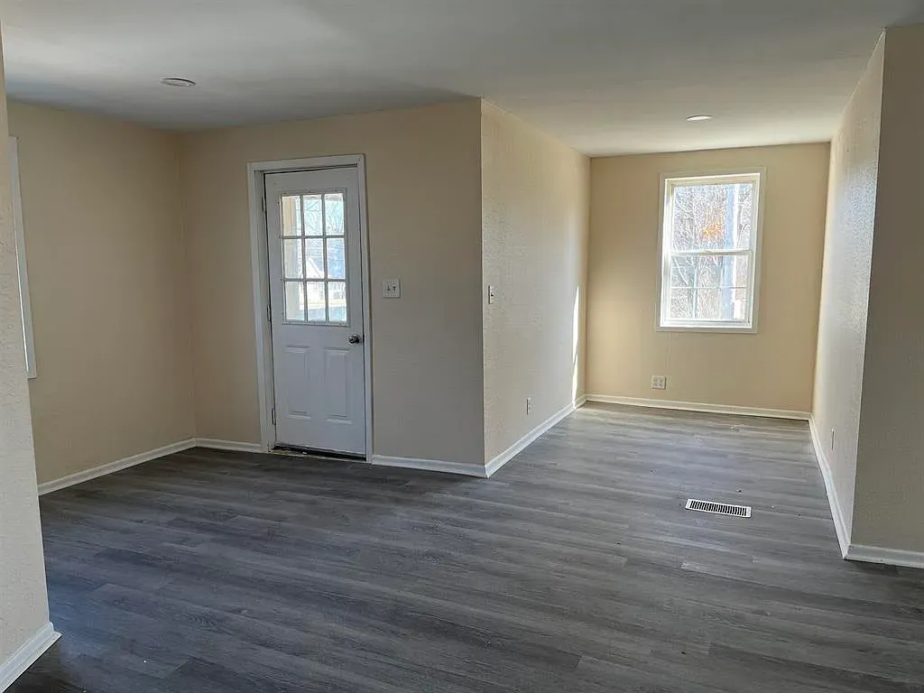 458 S Float Ave - Image 5