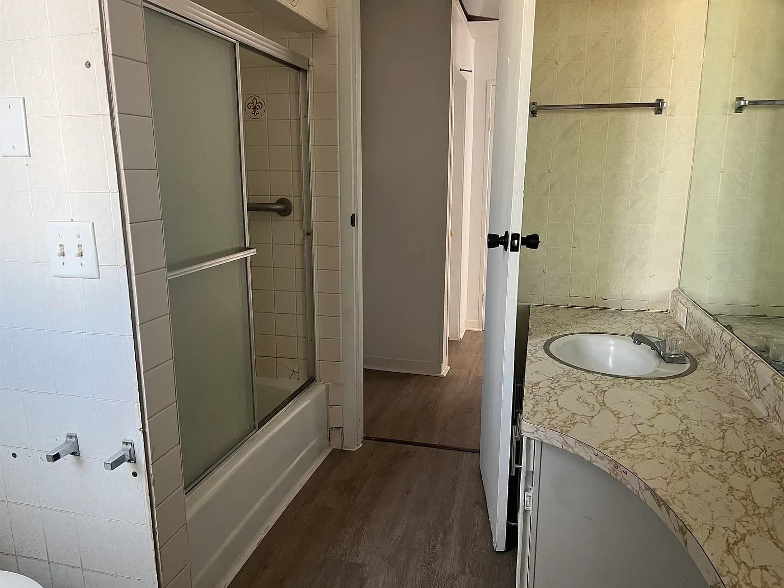 404-406 E Prospect Terrace - Image 11