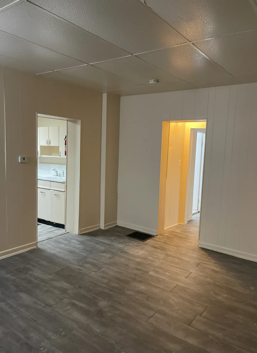 810-810 1/2 E Shawnee St - Image 2