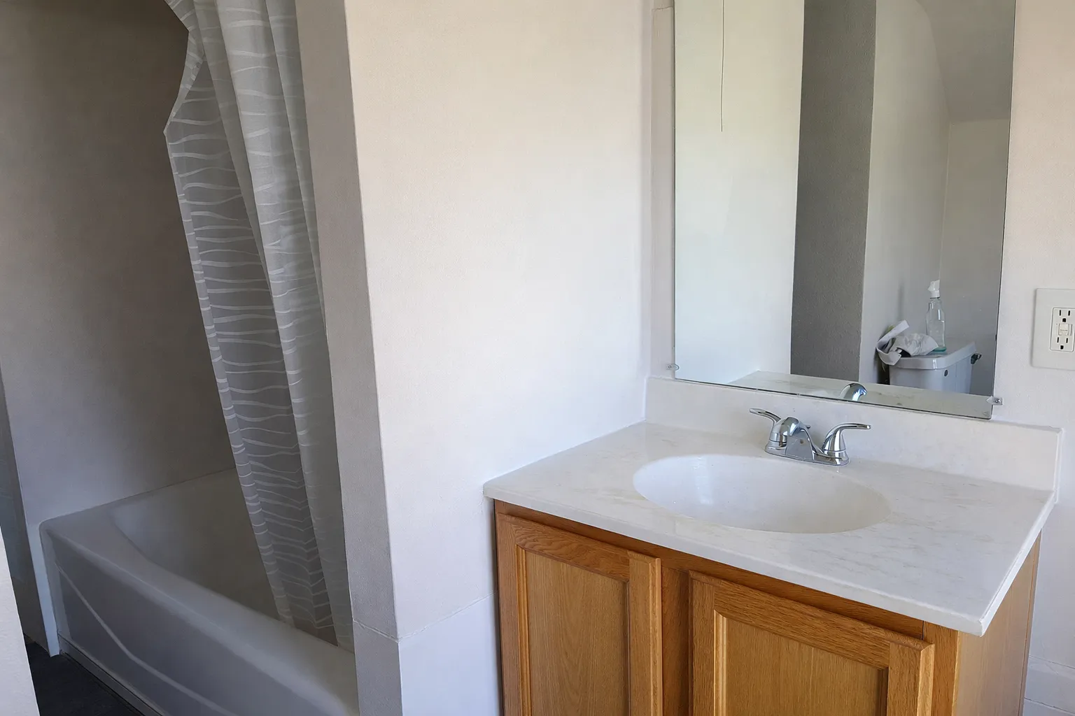 1027 S Chicago Ave - Image 3