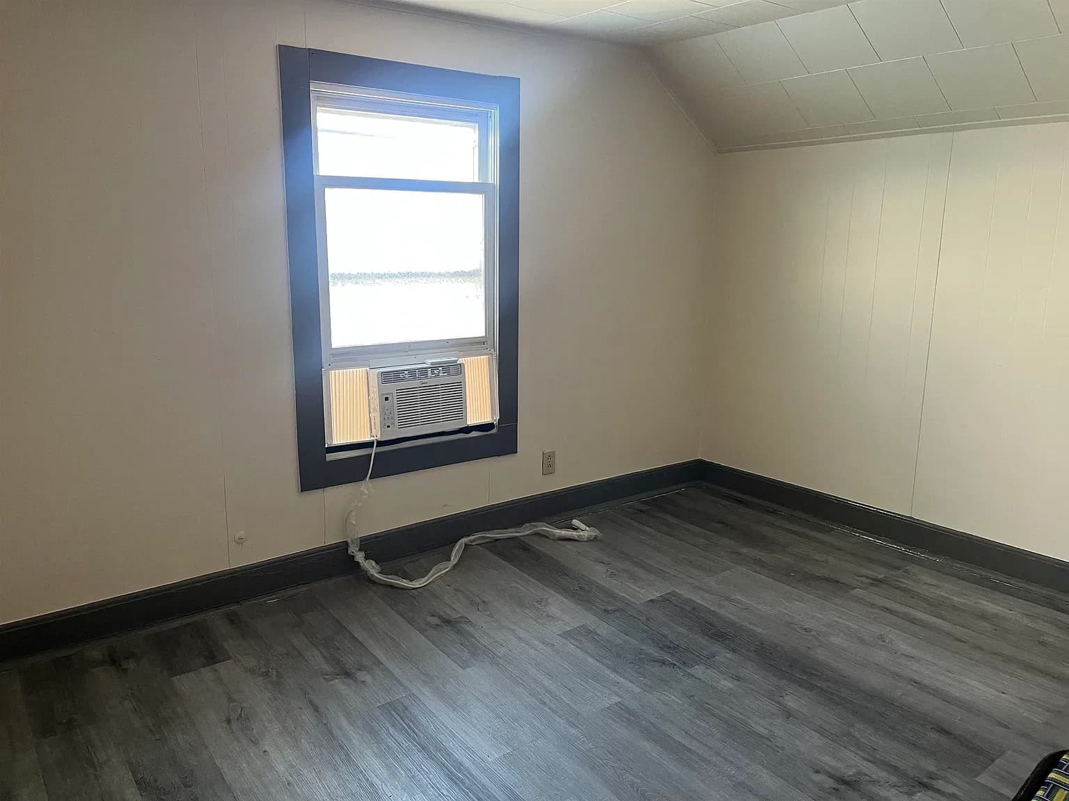 1027 S Chicago Ave - Image 10