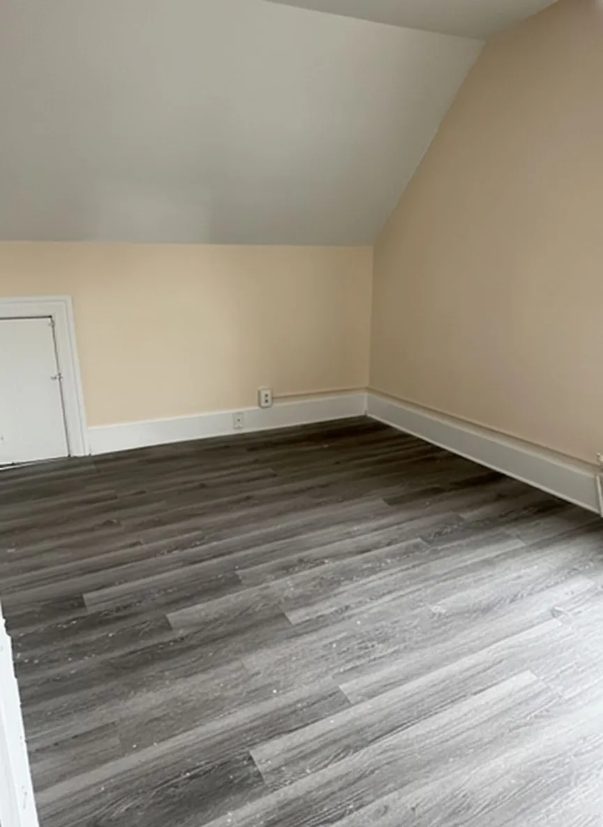 719 S Walnut Ave - Image 5